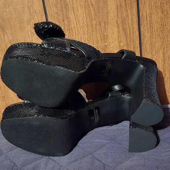 Lulu's Lyeluh Heels - Picture 3 of 3